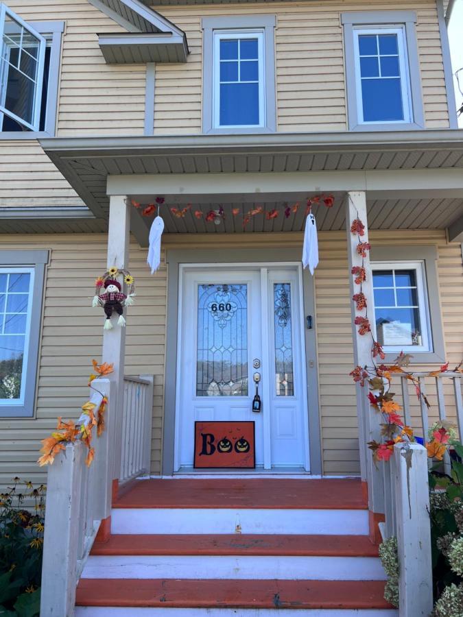 Maison Chaleureuse, Energetique Et Florale Sherbrooke Dış mekan fotoğraf